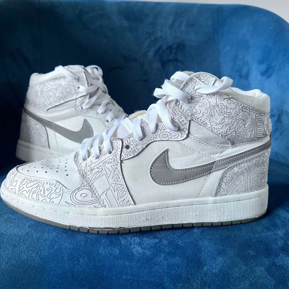 Jordan Mens High-Top Sneakers in White and Light Gray
